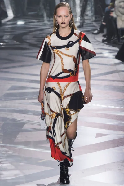 Look 3